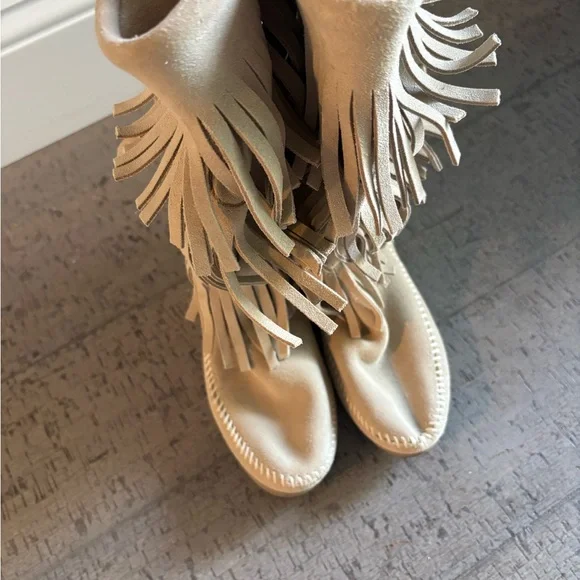Minnetonka Cream Fringe Moccasins - Picture 3 of 5